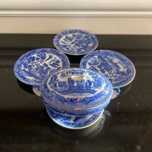 Vintage Japanese porcelain small dish set